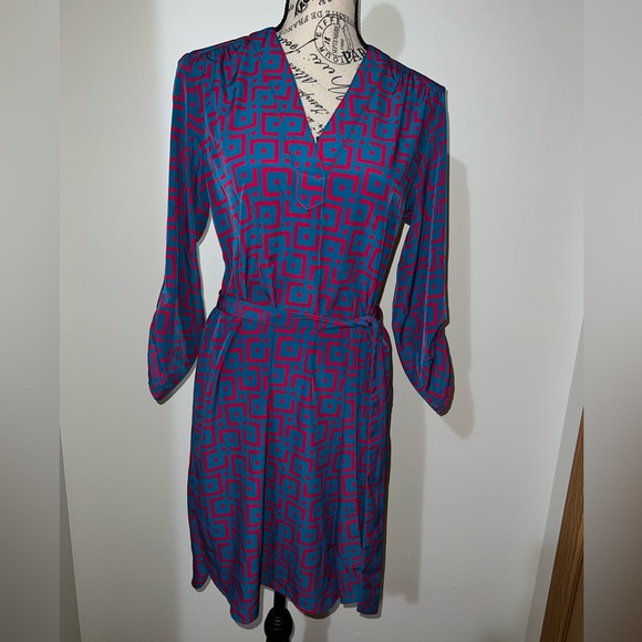 Britt Ryan Dresses & Skirts - Britt Ryan 100% Silk Geometric Belt Wrap Dress/3/4 Sleeve/NWT/Size XS